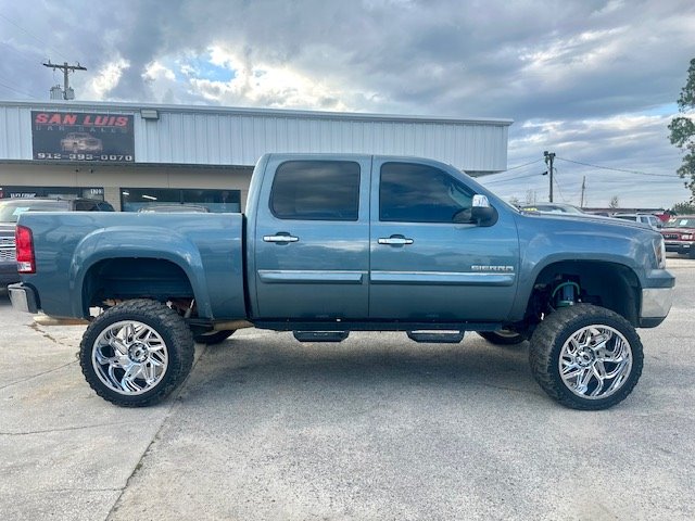 2011 GMC Sierra 1500 SLE photo 3